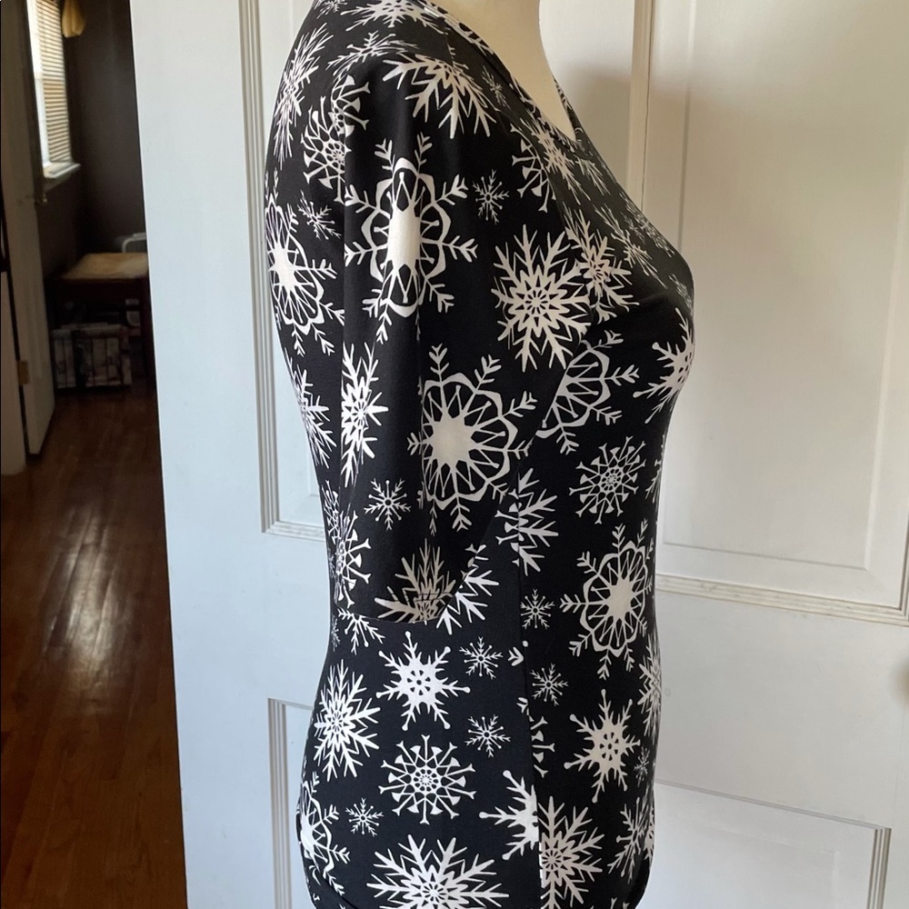 LuLaRoe Snowflake Top - Picture 10 of 13